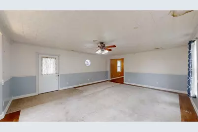 226 E Orleans Street, Paxton, IL 60957 - Photo 5