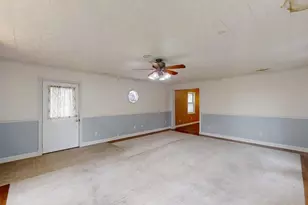 226 E Orleans St, Paxton, IL 60957 - Photo 5
