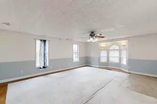 226 E Orleans St, Paxton, IL 60957 - Photo 7