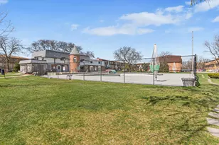 9446 Bay Colony Dr, Des Plaines, IL 60016 - Photo 17