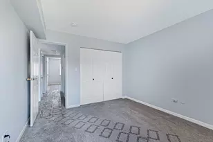 9446 Bay Colony Dr, Des Plaines, IL 60016 - Photo 7