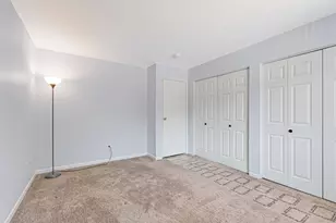 9446 Bay Colony Dr, Des Plaines, IL 60016 - Photo 9