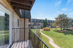 9446 Bay Colony Dr, Des Plaines, IL 60016 - Photo 13