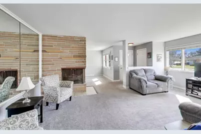 915 S Na Wa Ta Avenue, Mount Prospect, IL 60056 - Photo 3