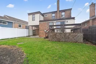 2764 W 95th Pl, Evergreen Park, IL 60805 - Photo 5