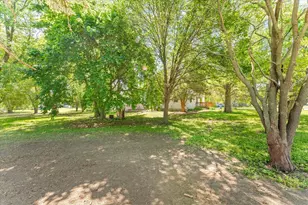 501 N State St, Bellflower, IL 62174 - Photo 29