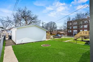 7955 S Colfax Ave, Chicago, IL 60617 - Photo 23