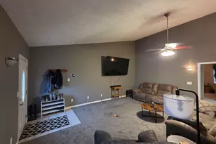 201 E Cleveland St, Heyworth, IL 61745 - Photo 15