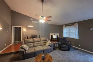 201 E Cleveland St, Heyworth, IL 61745 - Photo 13