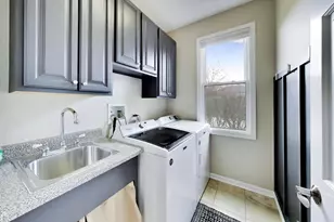 26W363 Torrey Pines Ct, Winfield, IL 60190 - Photo 17