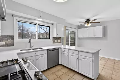 107 Chicory Court, Rolling Meadows, IL 60008 - Photo 9