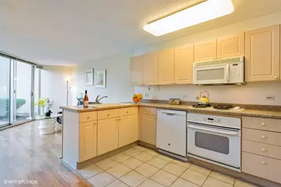 1720 Maple Avenue #409, Evanston, IL 60201 - Photo 7