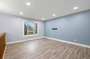 582 Arthur Dr, Cary, IL 60013 - Photo 7