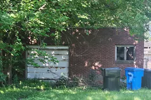 8028 S Bennett Ave, Chicago, IL 60617 - Photo 5