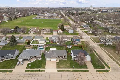 510 Pinehurst Drive, Eldridge, IA 52748 - Photo 3