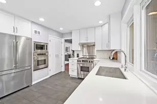2409 The Strand, Northbrook, IL 60062 - Photo 9