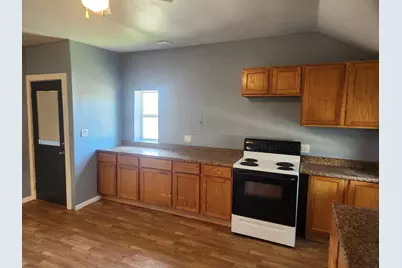 106 W Comanche Avenue, Shabbona, IL 60550 - Photo 5