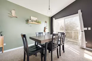 1002 Castleshire Dr, Woodstock, IL 60098 - Photo 7