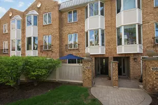 110 Bishop Quarter Ln, Oak Park, IL 60302 - Photo 3