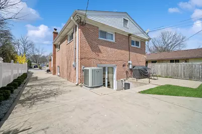 9249 Kildare Avenue, Skokie, IL 60077 - Photo 13