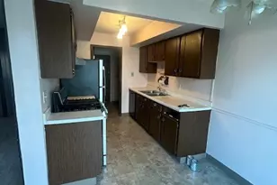 185 College Dr, Bloomingdale, IL 60108 - Photo 5