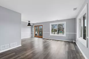 9239 Hartwood Ct, Orland Park, IL 60462 - Photo 3