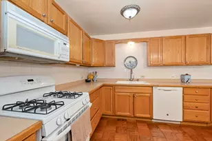 10252 Huntington Ct, Orland Park, IL 60462 - Photo 5