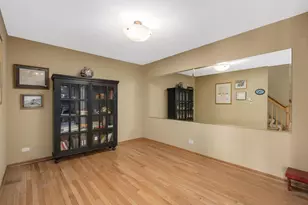 45 S Driveway, Glen Ellyn, IL 60137 - Photo 3