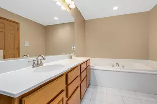 45 S Driveway, Glen Ellyn, IL 60137 - Photo 17