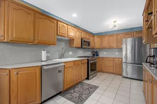 45 S Driveway, Glen Ellyn, IL 60137 - Photo 9