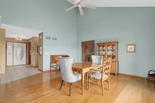 45 S Driveway, Glen Ellyn, IL 60137 - Photo 5