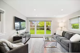 912 Hunter Rd, Wilmette, IL 60091 - Photo 13