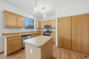 646 S Cadillac Cir, Romeoville, IL 60446 - Photo 7