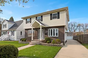 9041 Major Ave, Morton Grove, IL 60053 - Photo 3