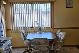 7902 Nagle Ave, Burbank, IL 60459 - Photo 5