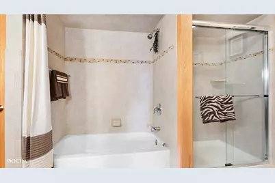 2101 N Center Street, Crest Hill, IL 60403 - Photo 25