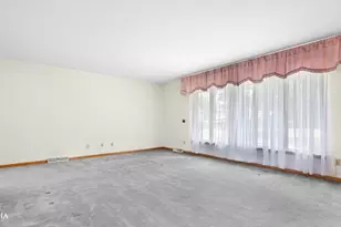 2101 N Center St, Crest Hill, IL 60403 - Photo 9