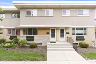 614 S Milwaukee Ave, Libertyville, IL 60048 - Photo 1