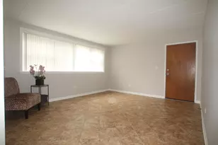 10931 S Lloyd Dr, Worth, IL 60482 - Photo 3