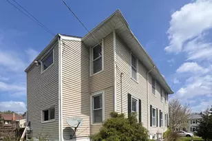 209 S Commonwealth Ave, Aurora, IL 60506 - Photo 17