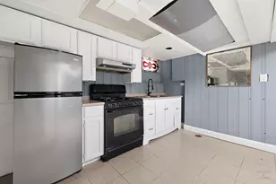 7615 W Addison St, Chicago, IL 60634 - Photo 23