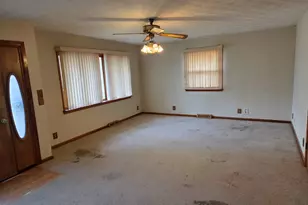 404 Sunset Dr, Heyworth, IL 61745 - Photo 5