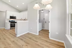 910 Oak Ridge Blvd, Elgin, IL 60120 - Photo 9