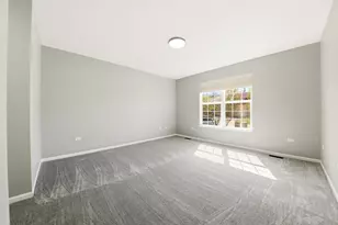 910 Oak Ridge Blvd, Elgin, IL 60120 - Photo 11
