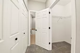 910 Oak Ridge Blvd, Elgin, IL 60120 - Photo 13