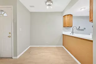 1978 Kenilworth Cir, Hoffman Estates, IL 60169 - Photo 5