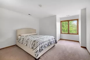 910 Red Fox Ln, Oak Brook, IL 60523 - Photo 23