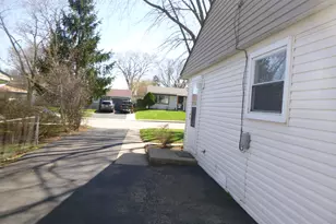 30 Aspen Ln, Carpentersville, IL 60110 - Photo 9