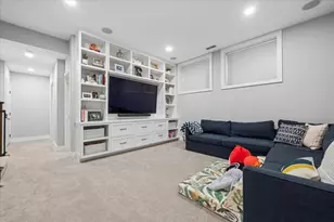 2257 W Belmont Ave, Chicago, IL 60618 - Photo 21