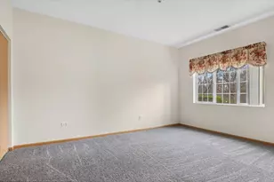 801 N McLean Blvd, Elgin, IL 60123 - Photo 9